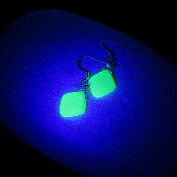 Uranium Glass bead earrings - Picture 1 of 8